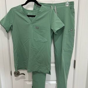 Figs Green Scrub Set
